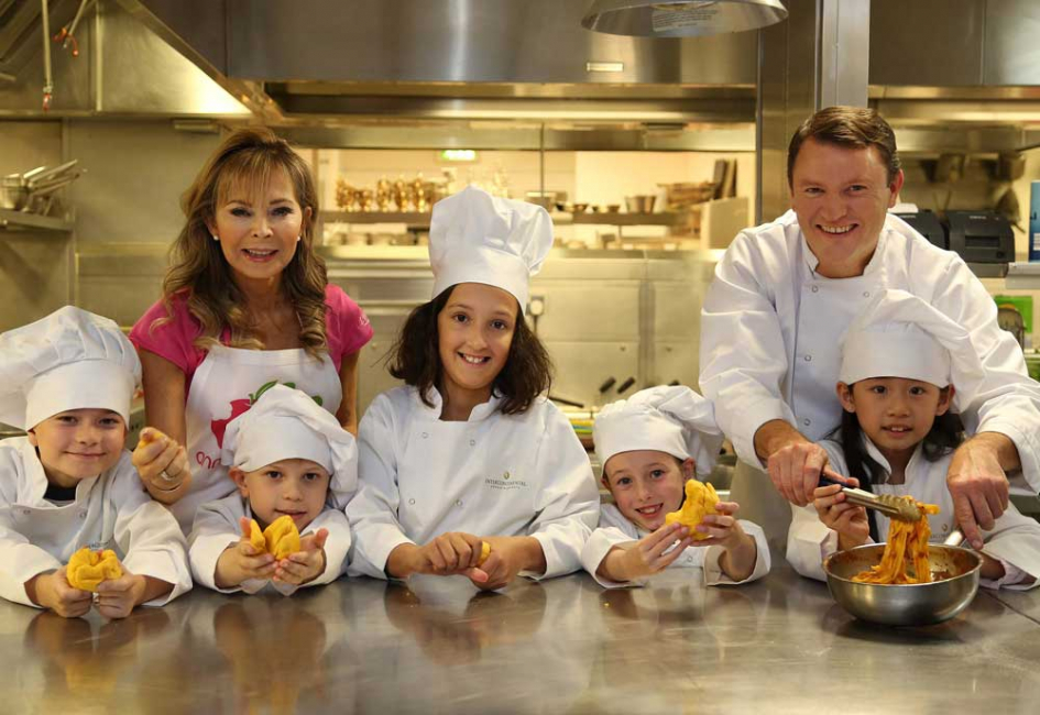 Annabel Karmel MBE and celebrity chef Theo Randall with their team of F&B experts. Annabel Karmel MBE and celebrity chef Theo Randall with their team of F&B experts.