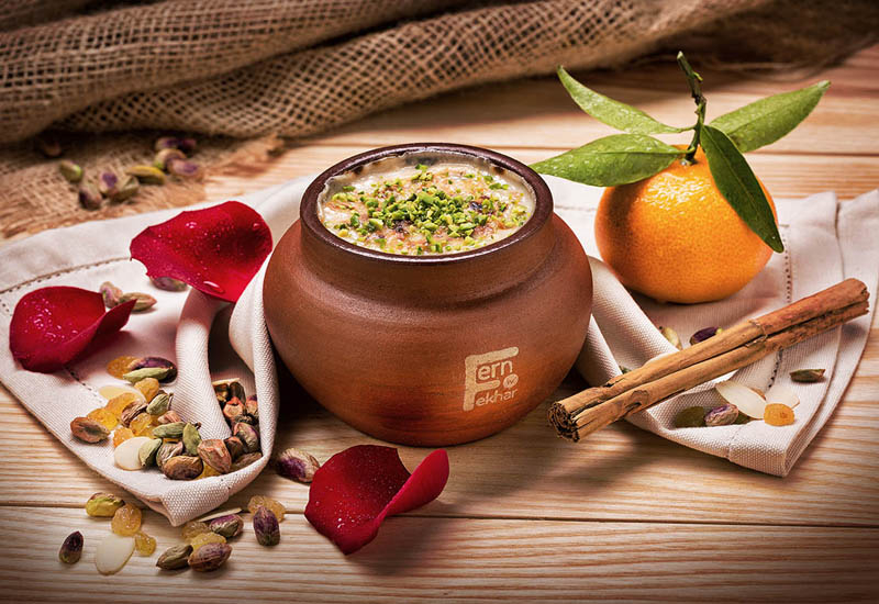 Clay pots in which dishes are served. Clay pots in which dishes are served.