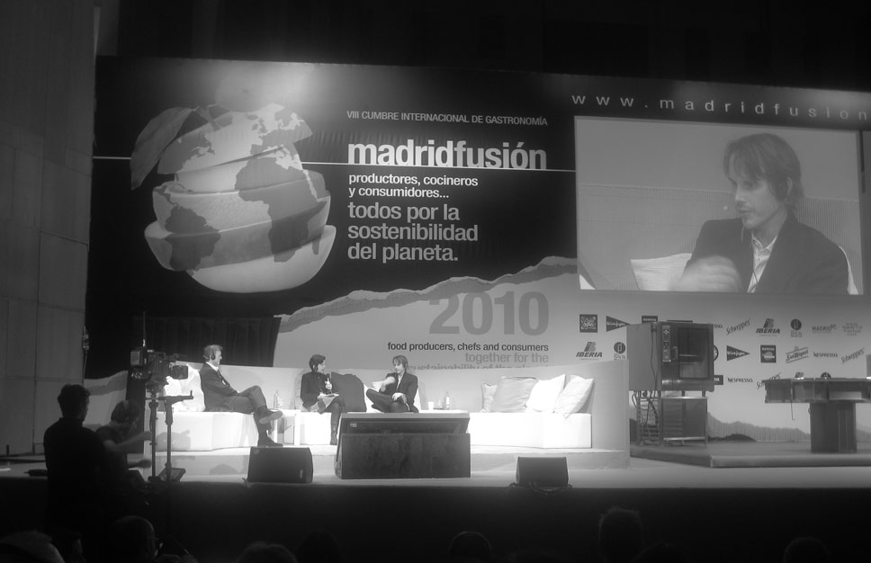 Grant Achatz on stage at Madrid Fusion. Grant Achatz on stage at Madrid Fusion.