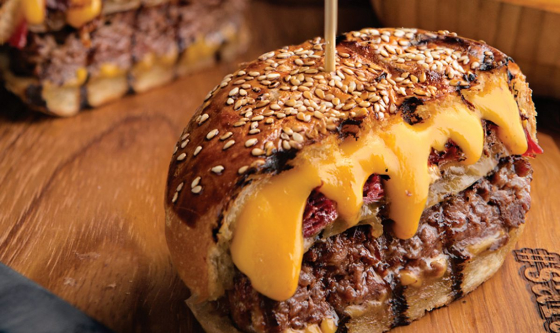 Saltbae Burger Restaurant Opening In Difc Restaurants Nusret Nusret Gokce Saltbae Dubai Salt Bae Burger Joint Caterer Middle East